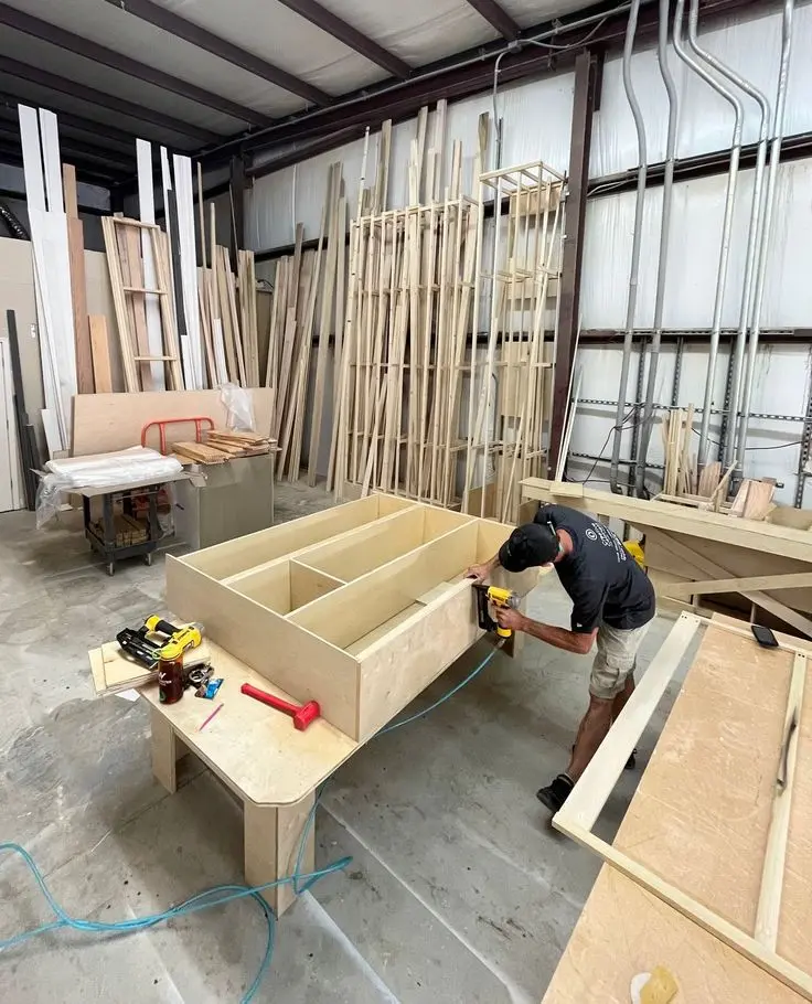 R&L Contractor crew at work